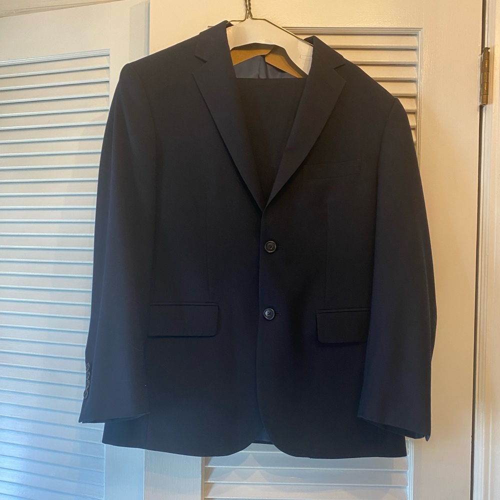 Pronto Uomo modern for Navy blue suit.